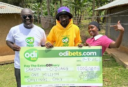 File Image of Fred Arocho and Awinja pose for a photo with Samson Ojuang after he won Omoka na EPL grands.